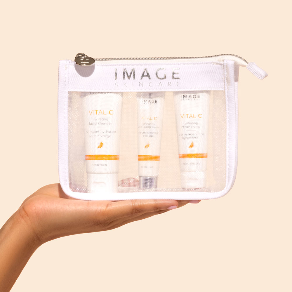 IMAGE_SKINCARE_VITAL_HYDRATION_KIT_LIFESTYLE Vital Hydration kosmeetikakomplekt