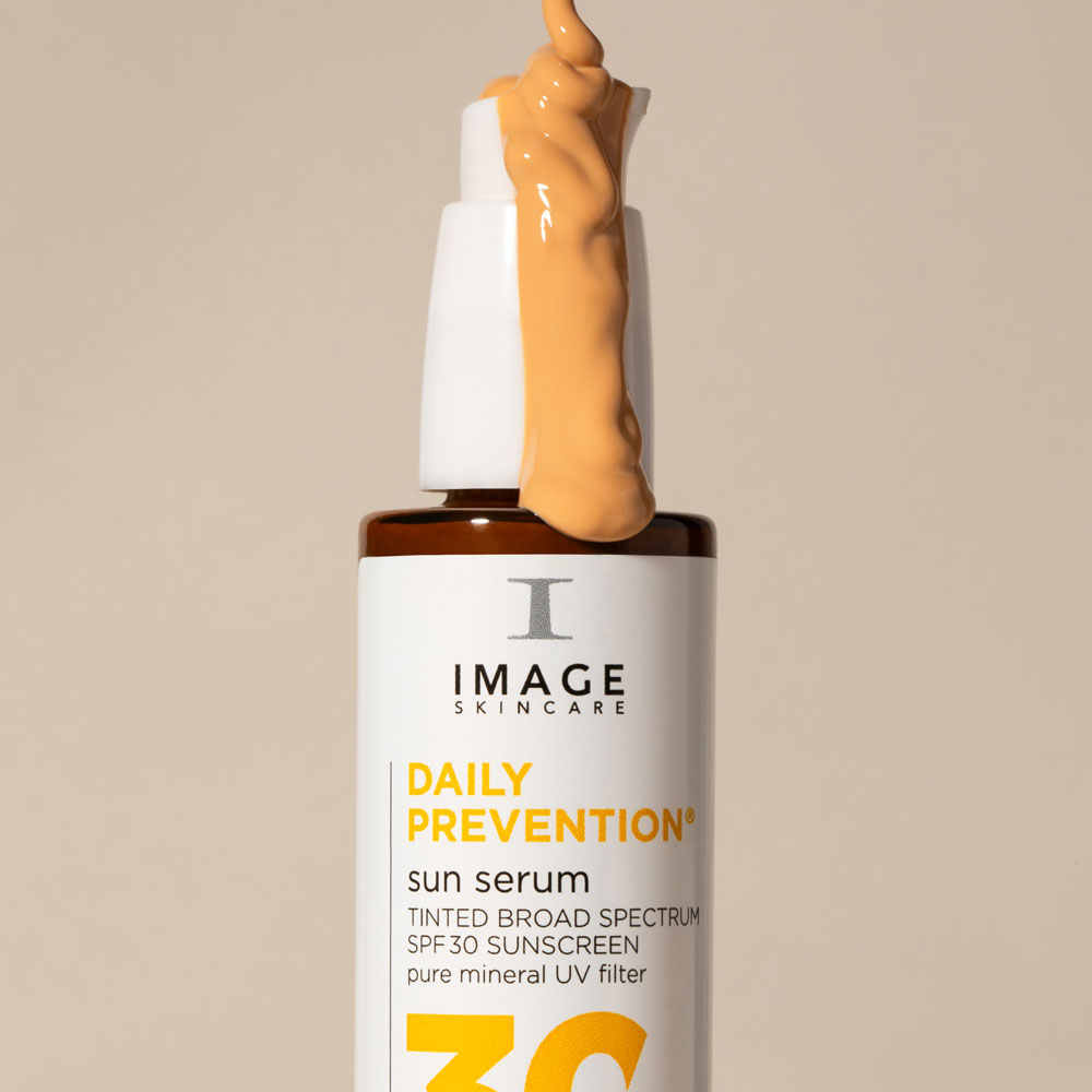 DAILY PREVENTION Niisutav toonitud seerum SPF 30